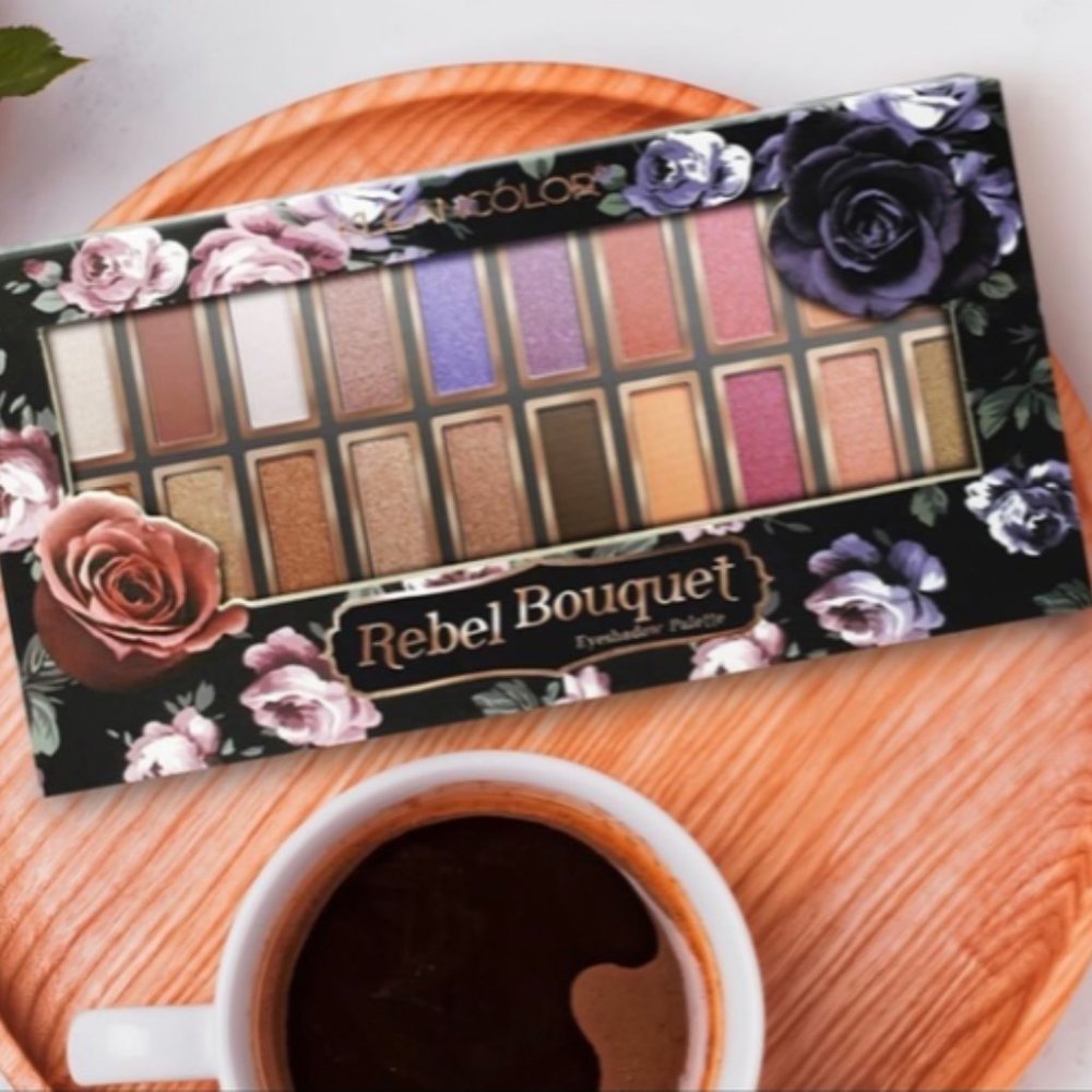 soft shadows in matte, shimmering metalic pigment